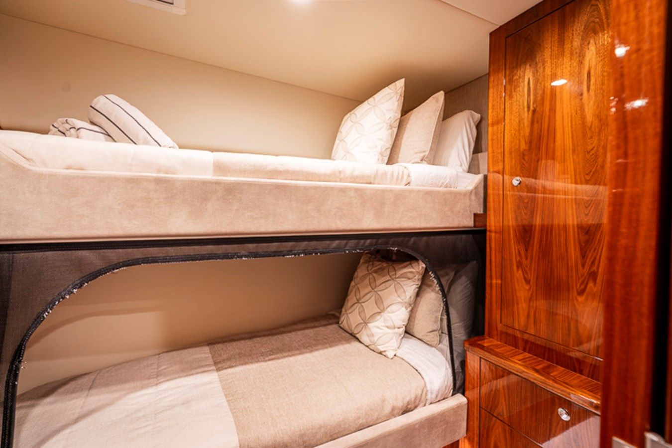 BUZZ 57 yacht sale