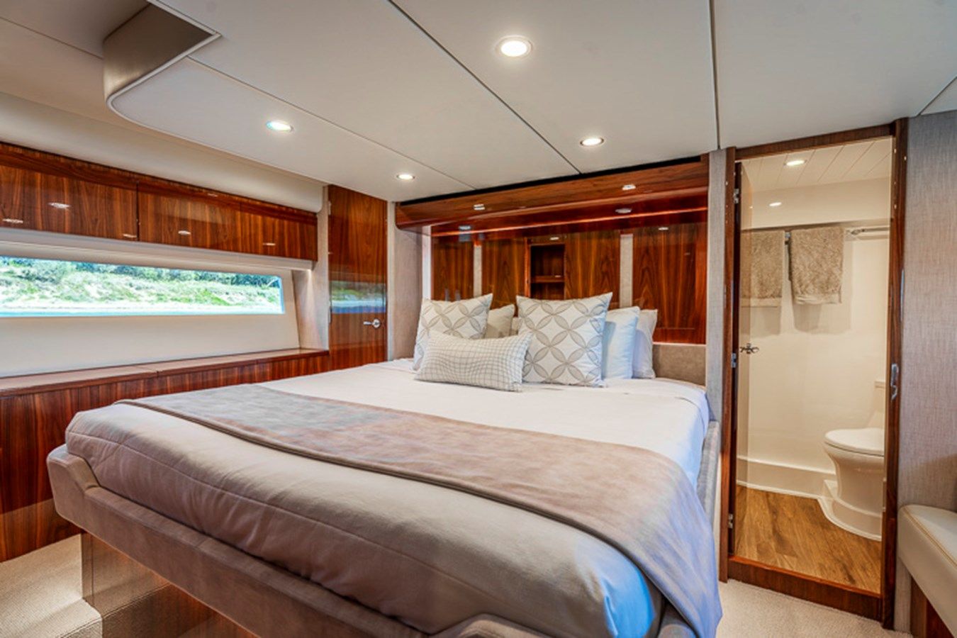 BUZZ yacht sale