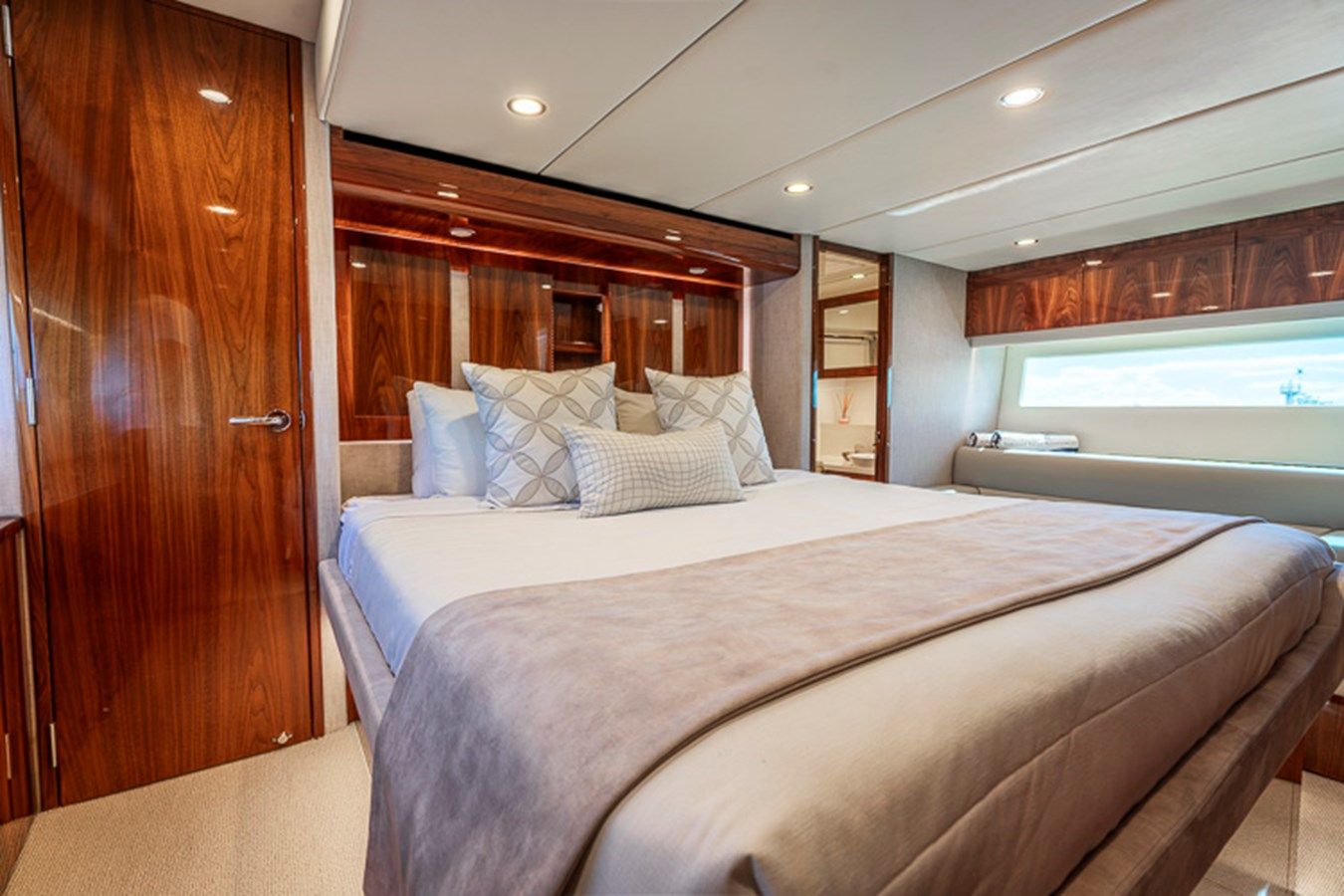 the best price on BUZZ - Riviera