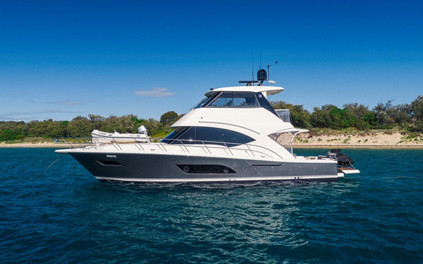Buy a yacht BUZZ 57 Enclosed Flybridge