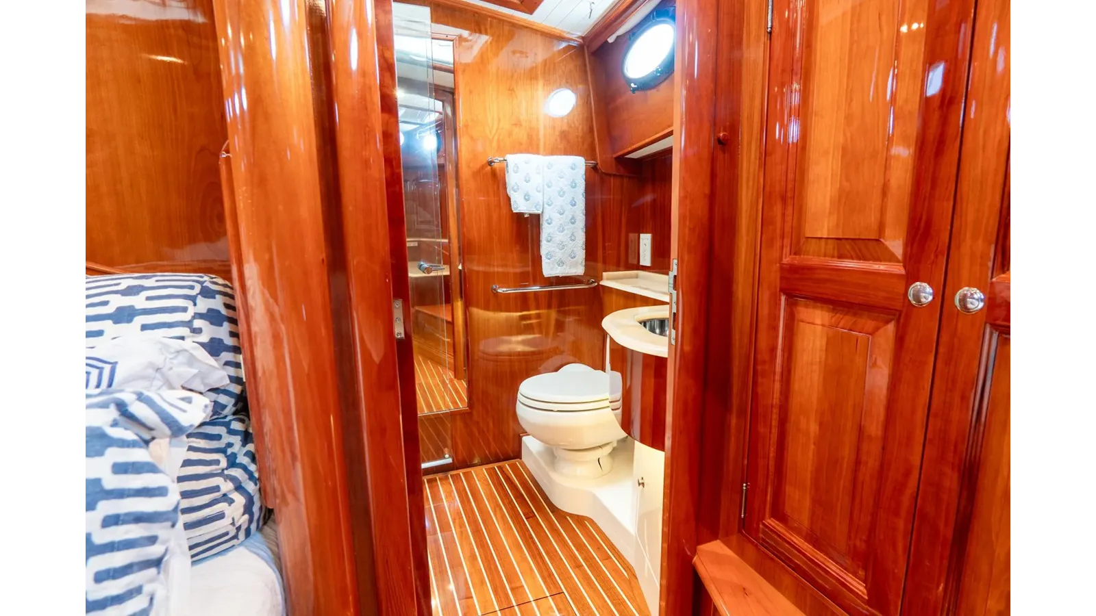 best yacht sales deals Sapphire II - Hinckley