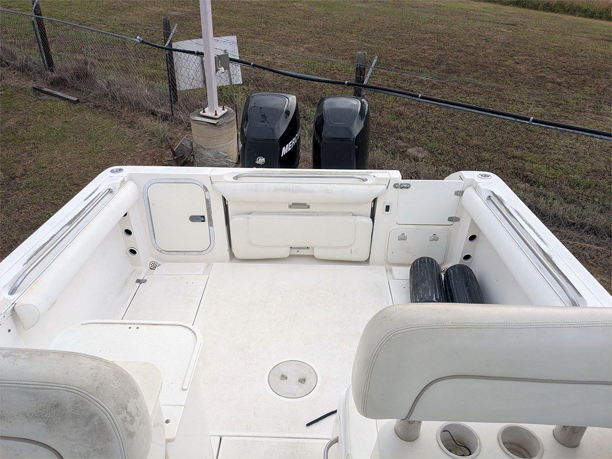 the best price on 27' Wellcraft 2004 270 Coastal