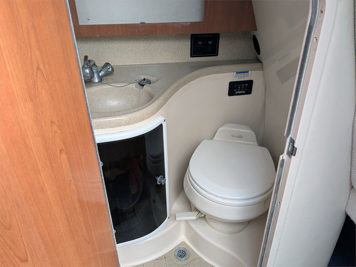 the best price on 27' Wellcraft 2004 270 Coastal 2004
