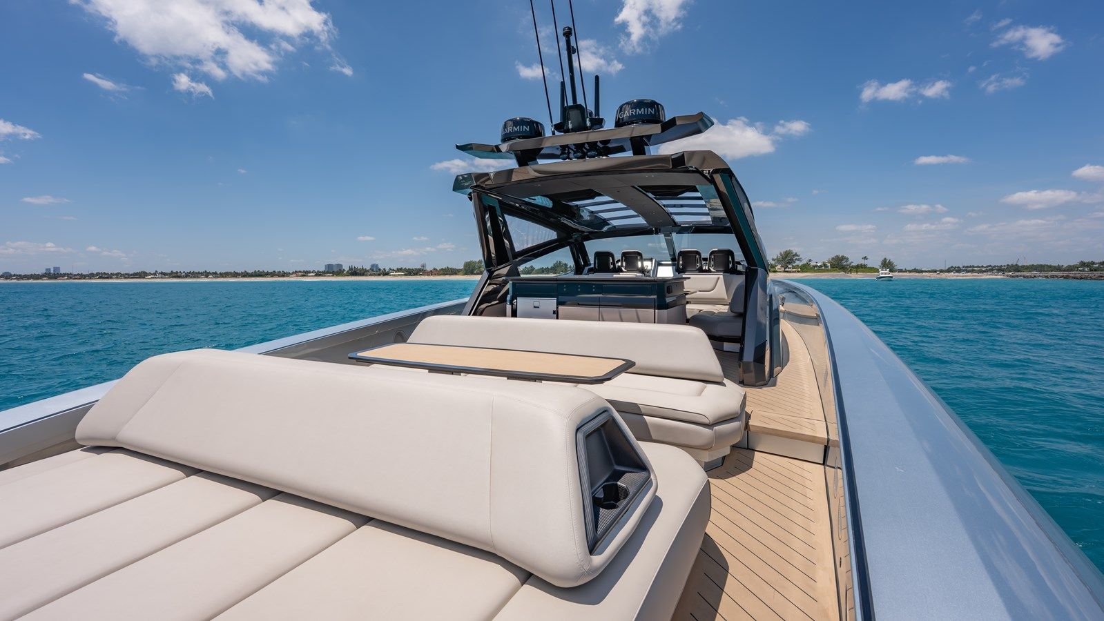 Купить яхту Resolute в Shestakov Yacht Sales