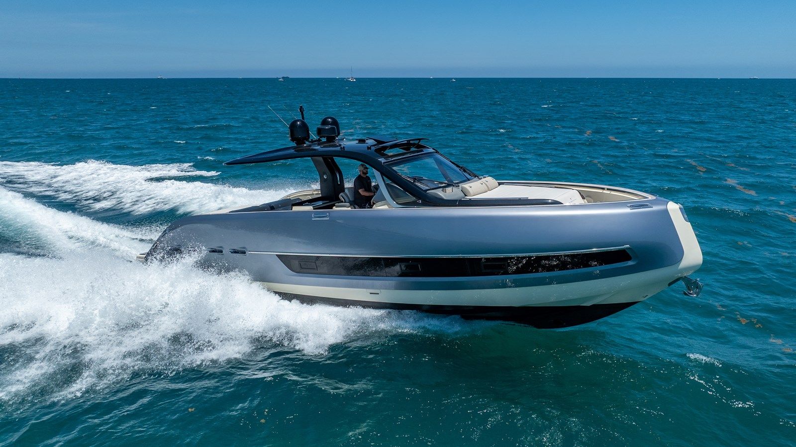 Купить яхту Invictus TT460 - INVICTUS в Shestakov Yacht Sales