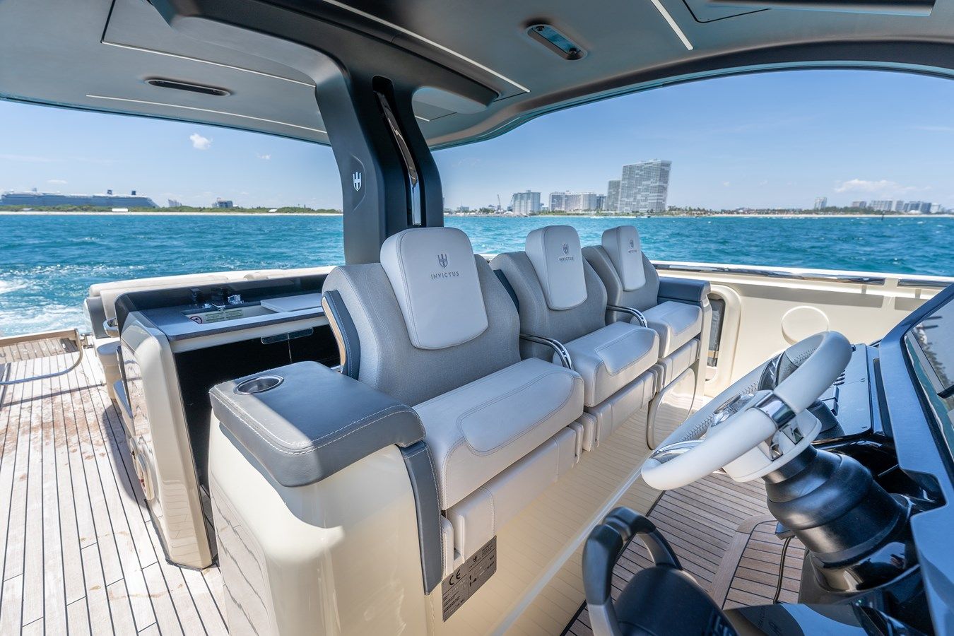 Купить яхту Invictus TT460 TT460 в Shestakov Yacht Sales