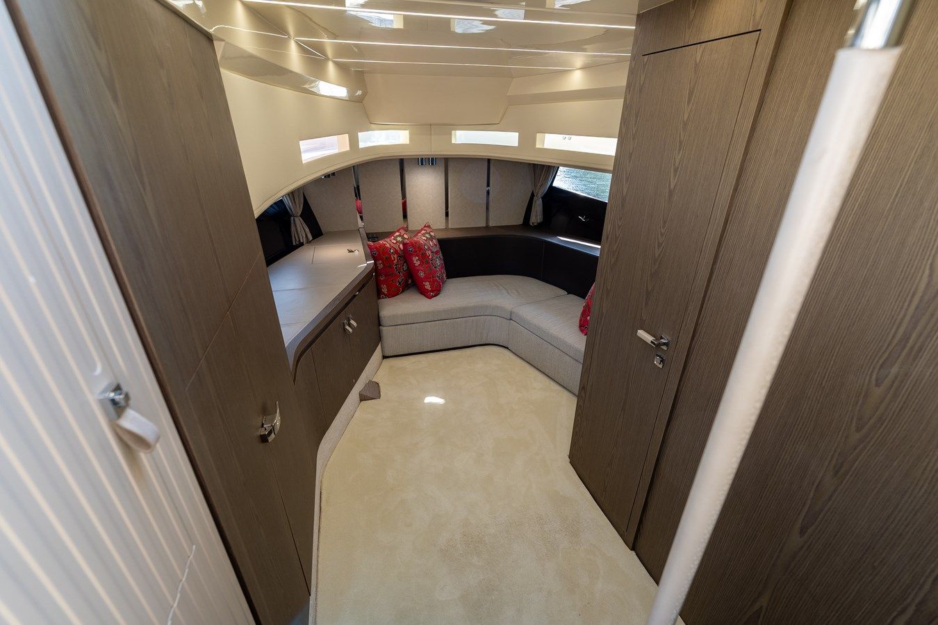 Купить яхту Invictus TT460 в Shestakov Yacht Sales