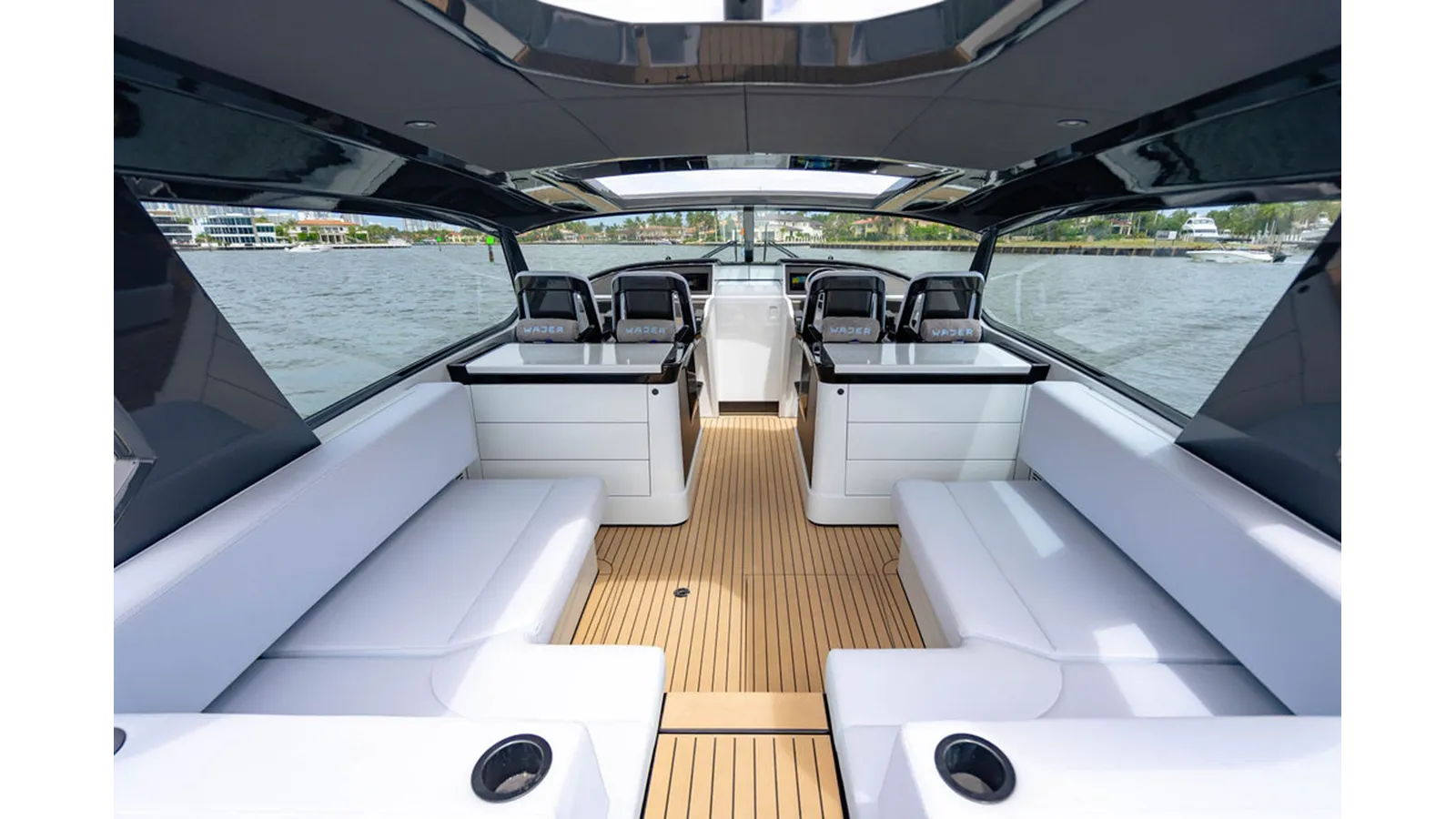 Buy a yacht Giddy Up-CMB 2024