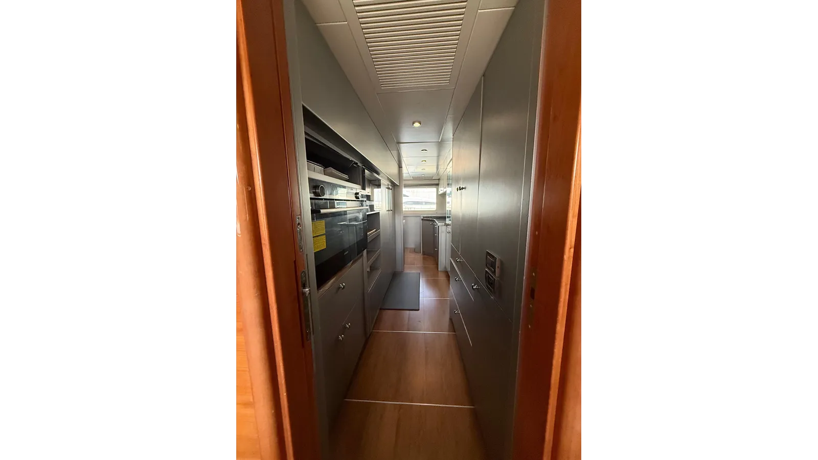 Купить яхту SUNRISE 112 в Shestakov Yacht Sales