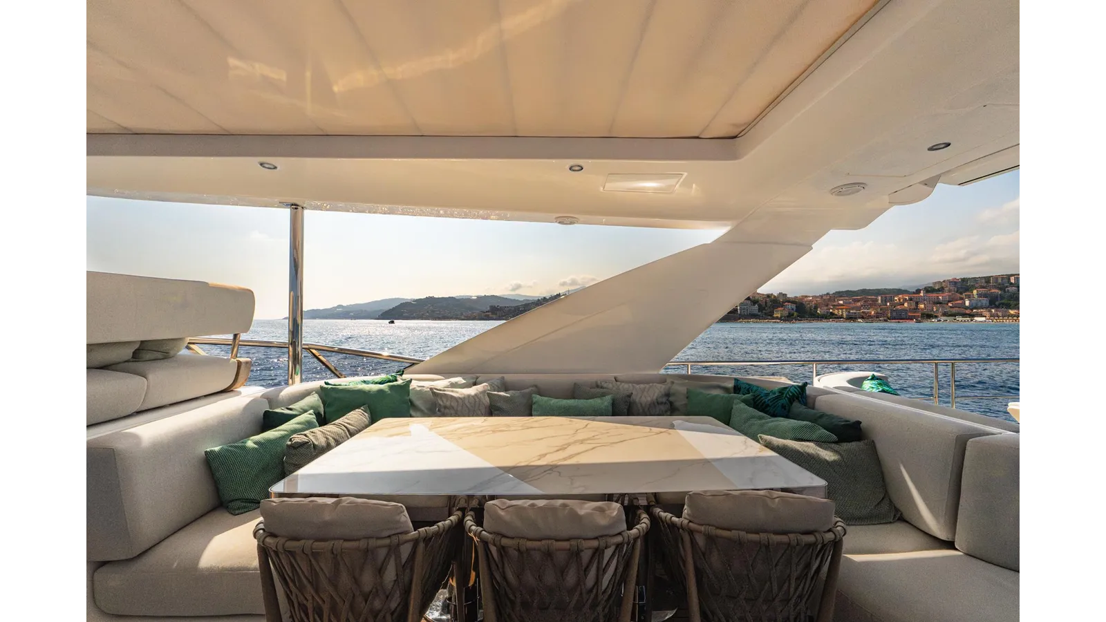 best yacht sales deals 27 METRI 88