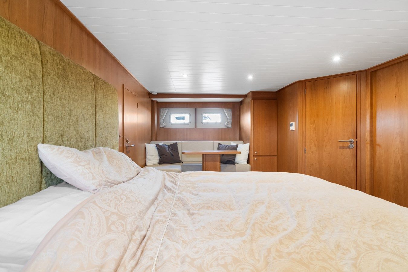 the best price on LADY GIGI 64