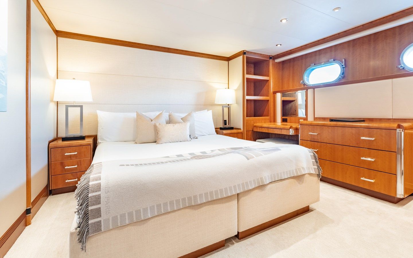 Купить яхту SEA CLASS в Shestakov Yacht Sales