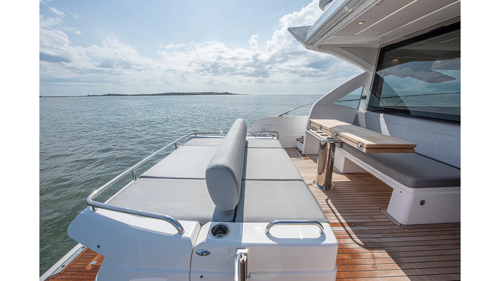 the best price on DULZURA 2019