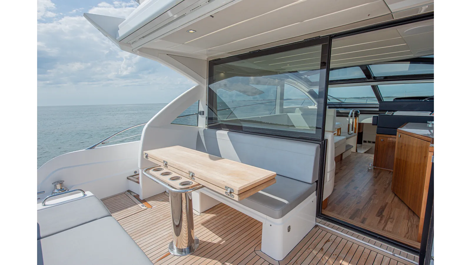 Buy a yacht DULZURA - Sunseeker