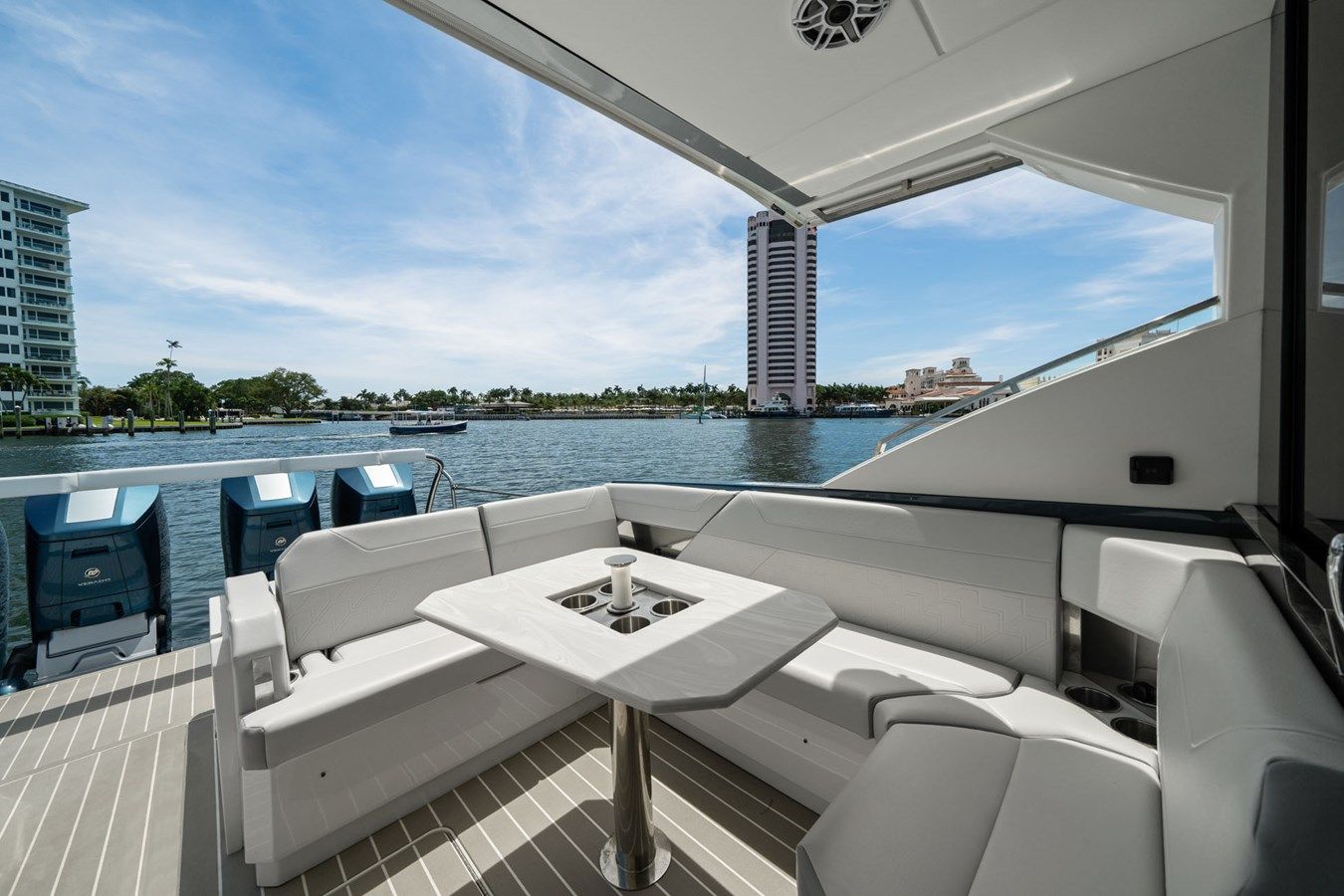 Buy a yacht Take 5 500 Super Sport Crossover