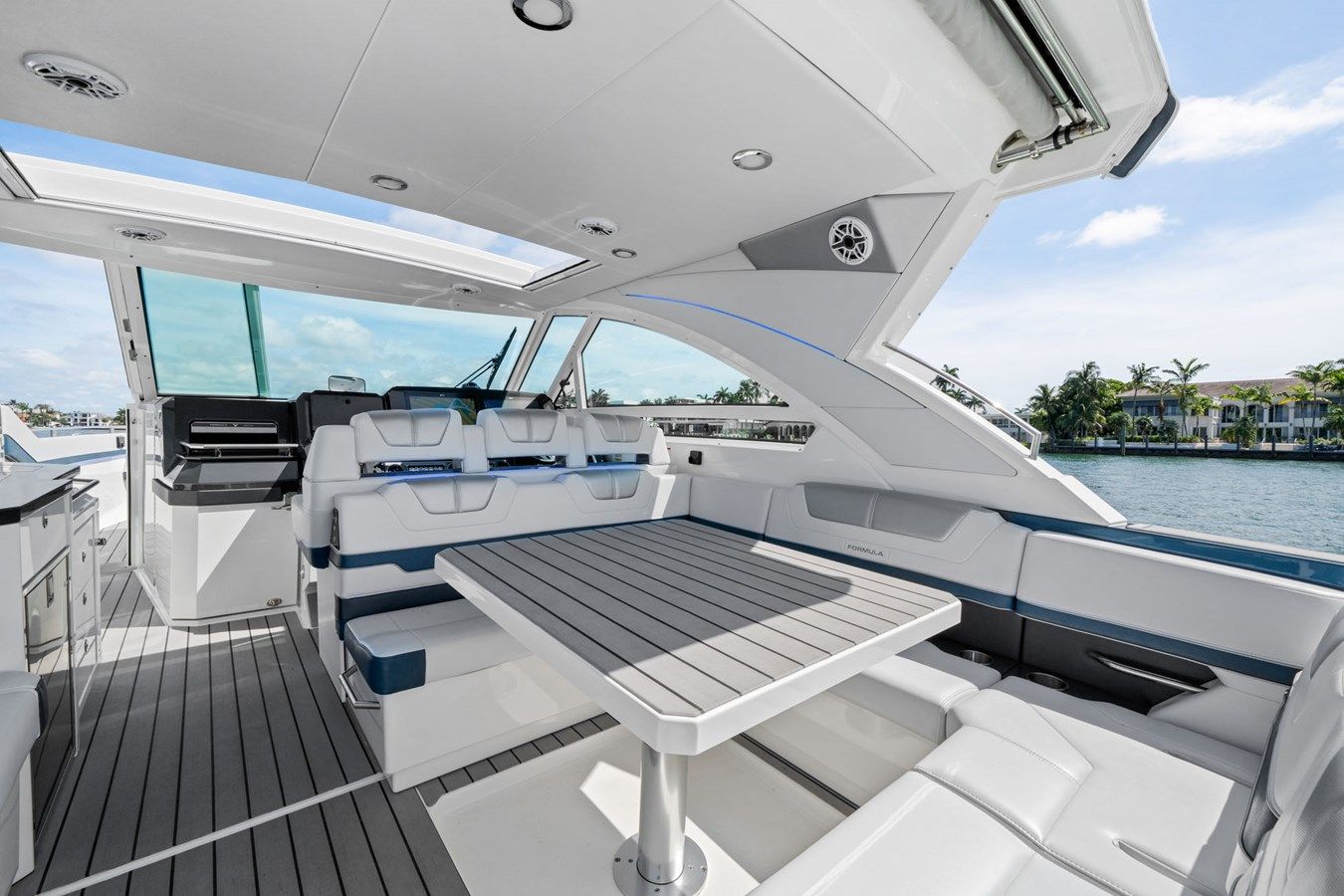 best yacht sales deals Lady Champagne II - Formula Boats