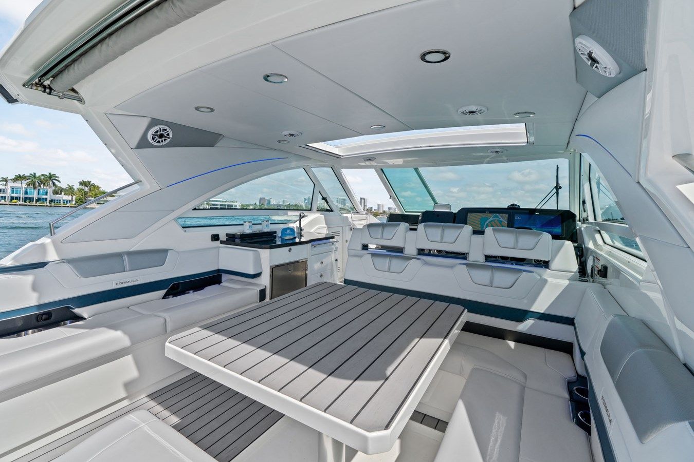 the best price on Lady Champagne II - Formula Boats