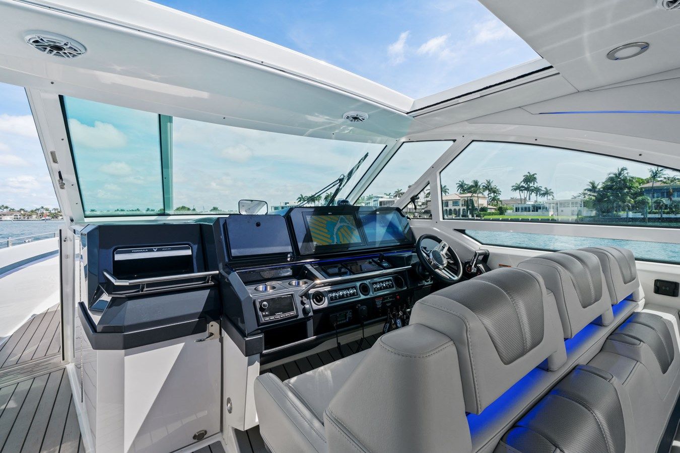 Lady Champagne II - Formula Boats price