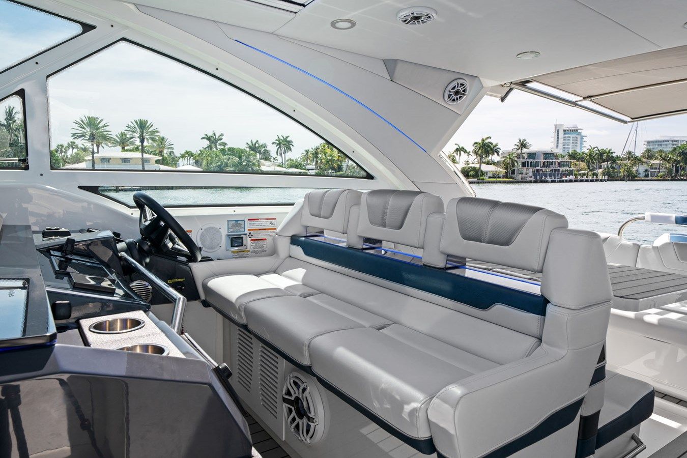 Lady Champagne II - Formula Boats yacht sale