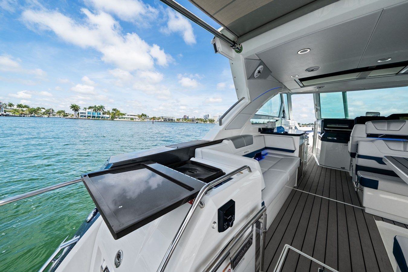 Lady Champagne II - Formula Boats yacht sale