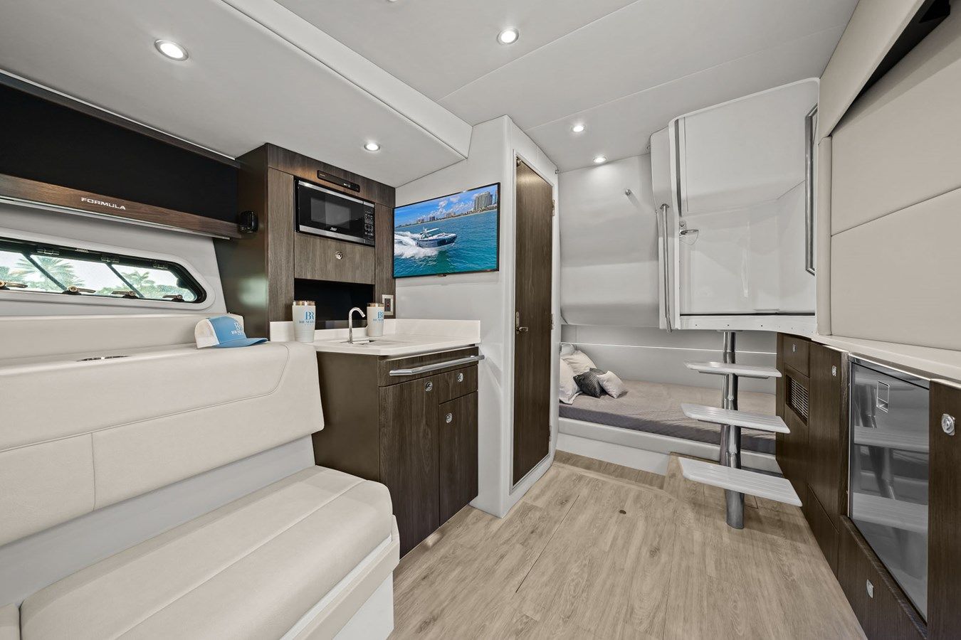 Lady Champagne II 400 Super Sport Crossover yacht sale