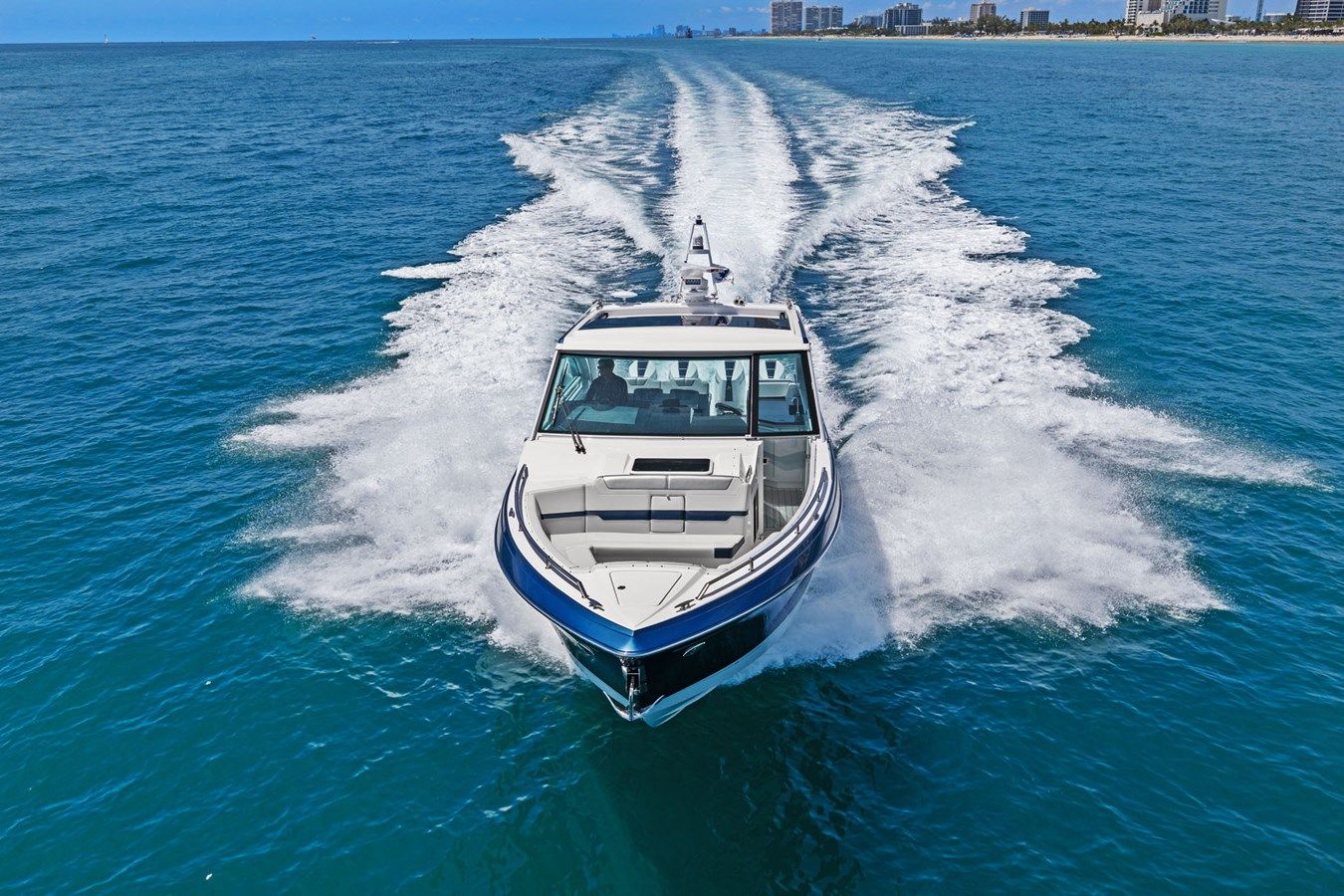 Buy a Lady Champagne II - Formula Boats at Shestakov Yacht Sales