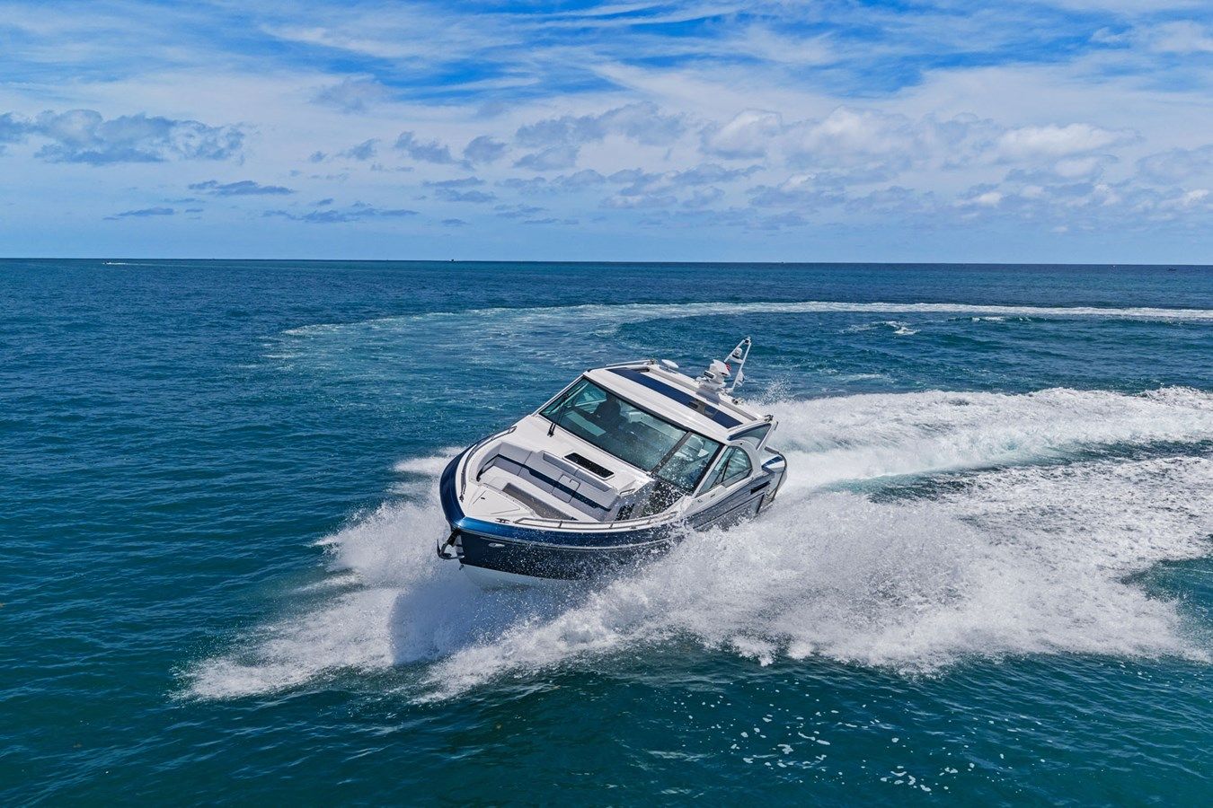 Lady Champagne II 400 Super Sport Crossover