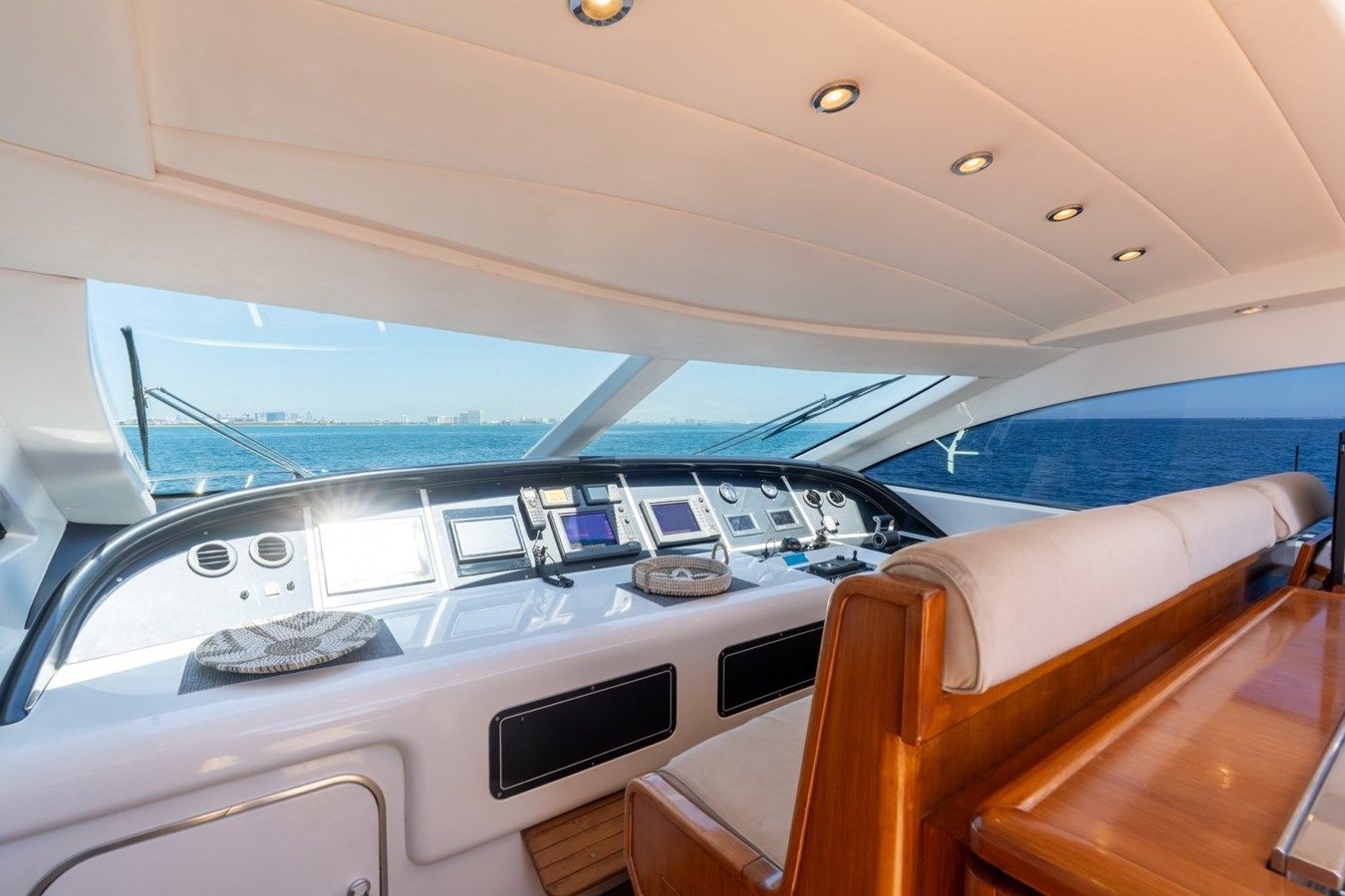 Лучшие предложения покупки яхты NN 2004 MANGUSTA 72 2004