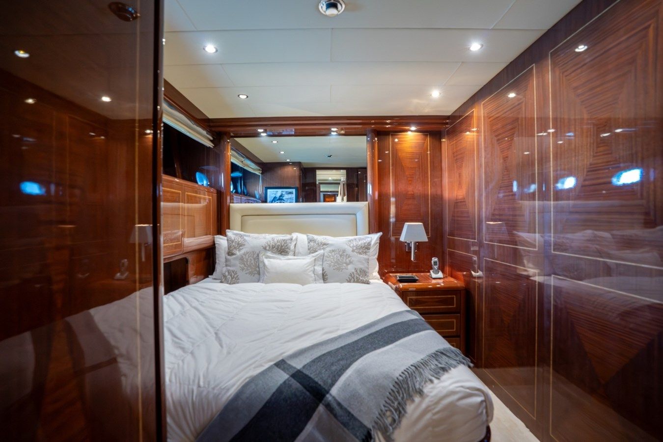 NN 2004 MANGUSTA 72