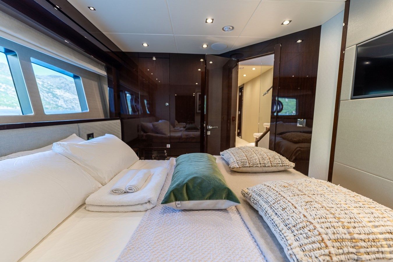 Купить яхту EVERDEEN - Sunseeker в Shestakov Yacht Sales