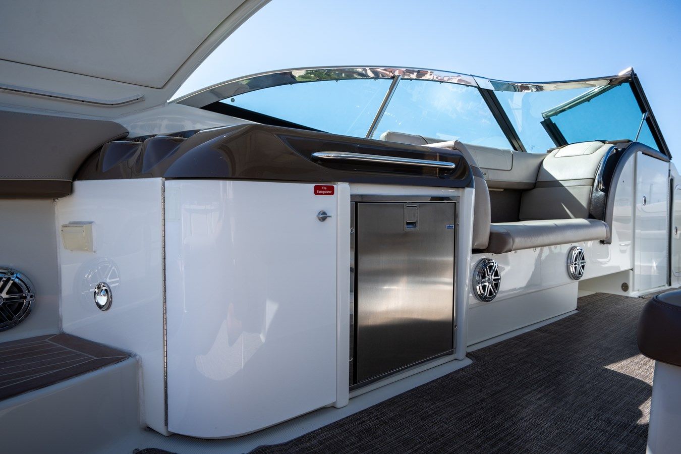 Buy a KNOT AGAIN 350 Crossover Bowrider at Shestakov Yacht Sales