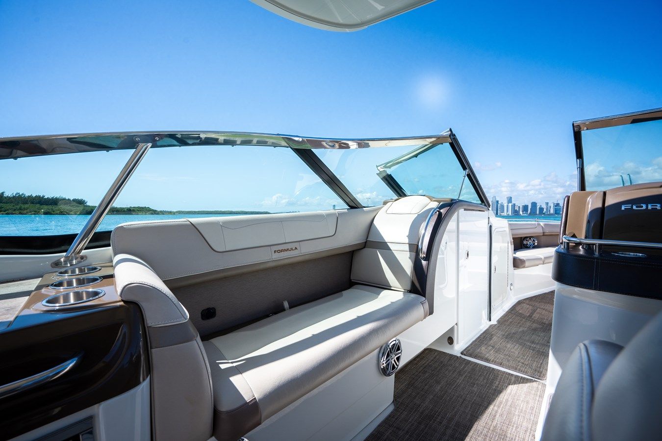 the best price on KNOT AGAIN 350 Crossover Bowrider