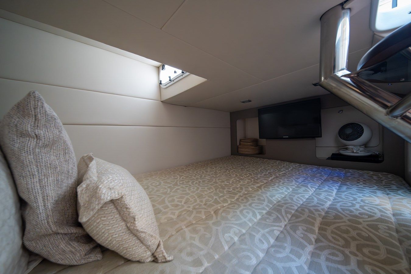 KNOT AGAIN 350 Crossover Bowrider yacht sale