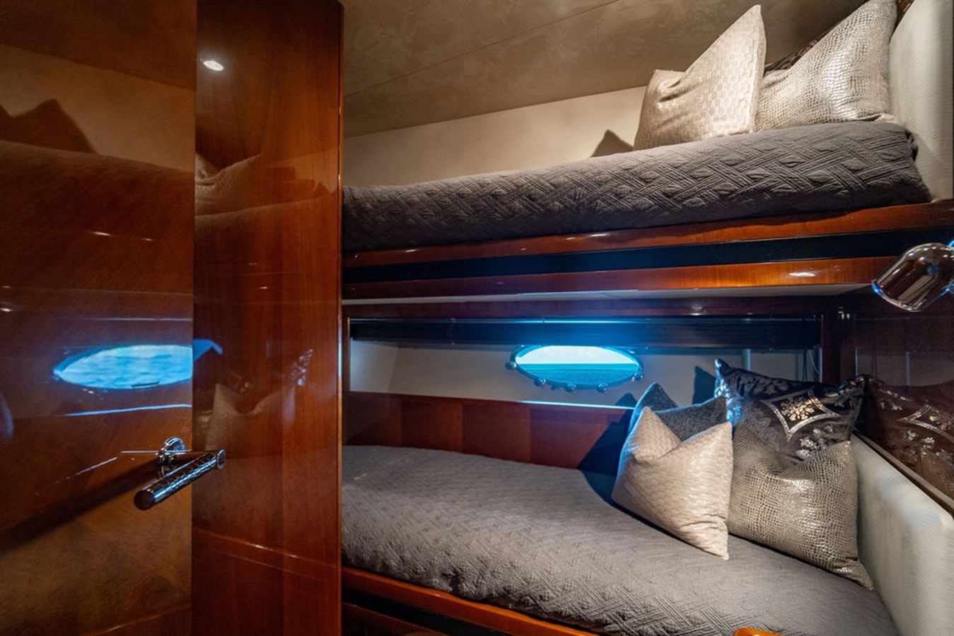 best yacht sales deals Oasis (Copy) 2010