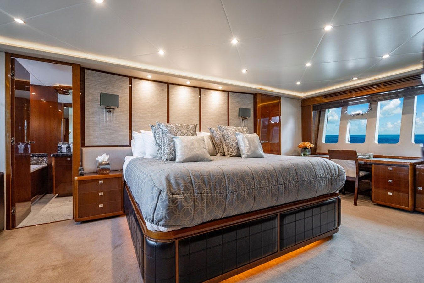 Buy a Oasis (Copy) - PRINCESS at Shestakov Yacht Sales