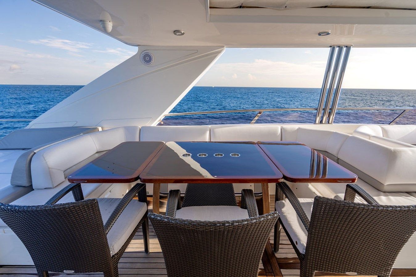 Buy a yacht Oasis (Copy)