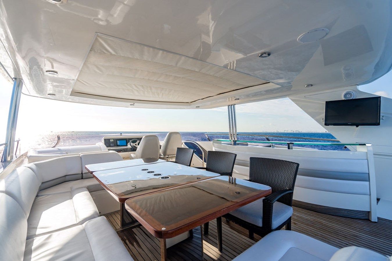 Buy a yacht Oasis (Copy) 2010
