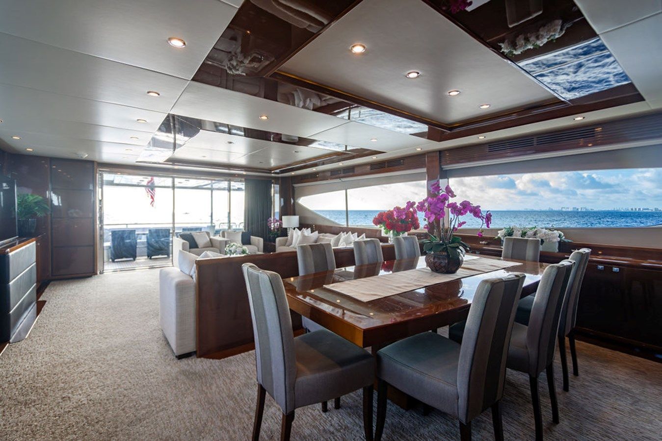 Buy a yacht Oasis (Copy) 95 Motor Yacht