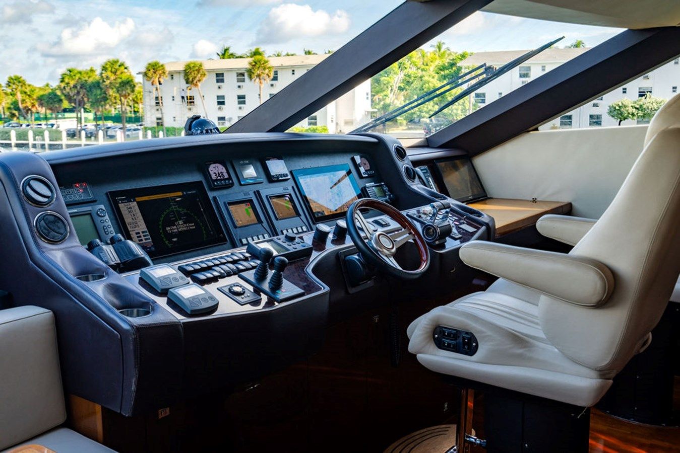 Buy a Oasis (Copy) - PRINCESS at Shestakov Yacht Sales