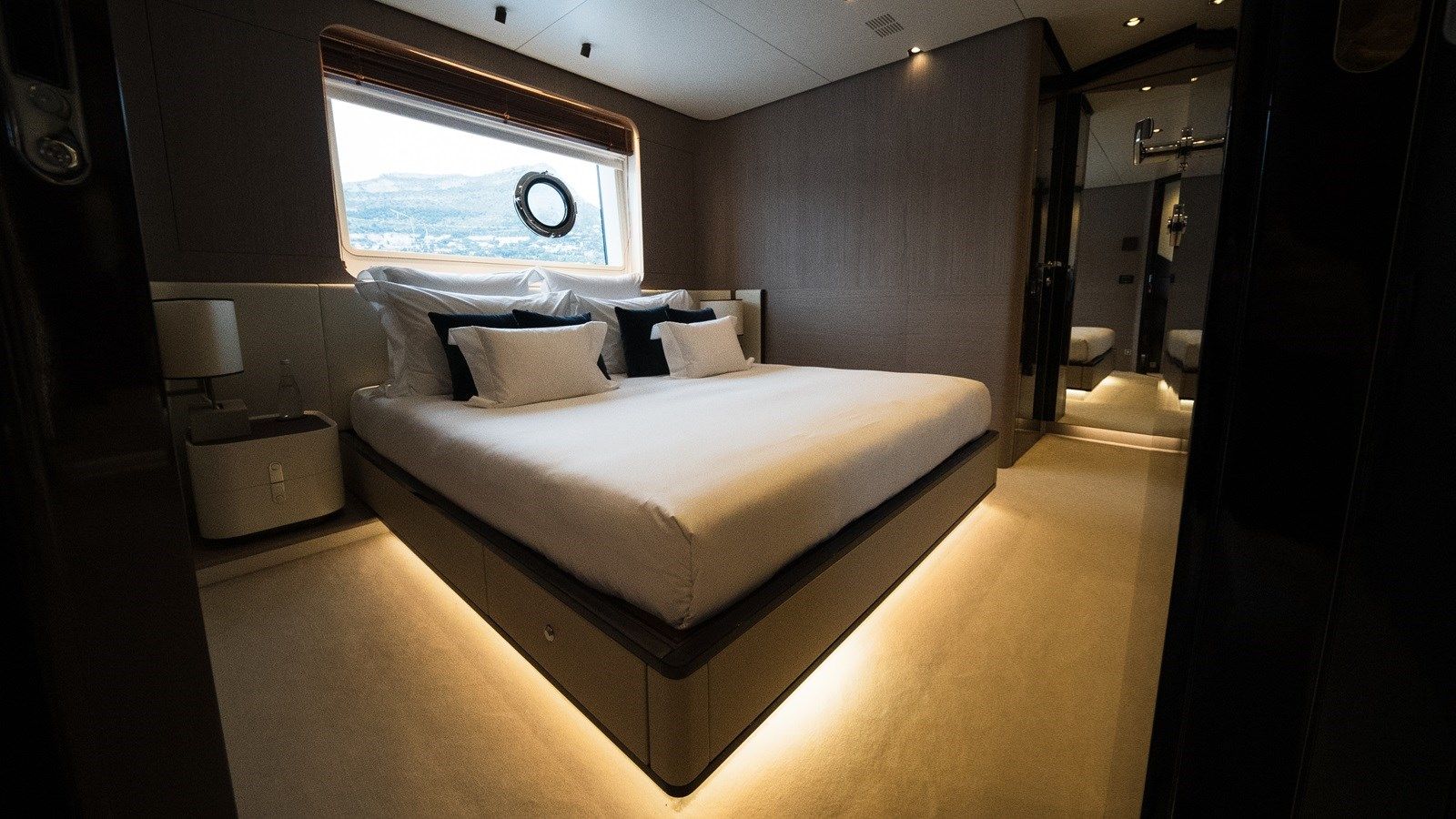 Buy a yacht ANA - Azimut Yachts