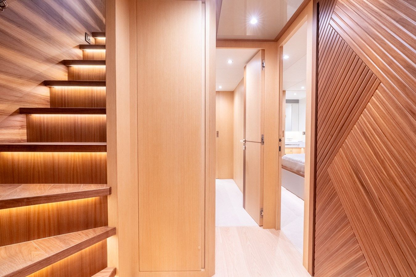 Купить яхту SHERI LYNN - HORIZON MOTOR YACHTS в Shestakov Yacht Sales