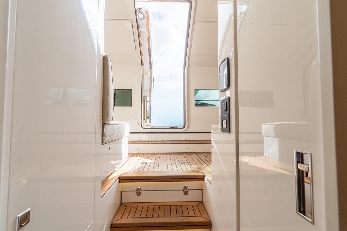 Продажа яхты SHERI LYNN - HORIZON MOTOR YACHTS