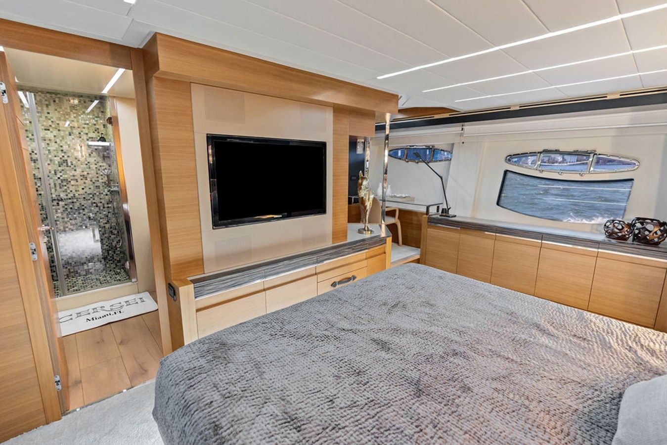 the best price on Cersei - PERSHING