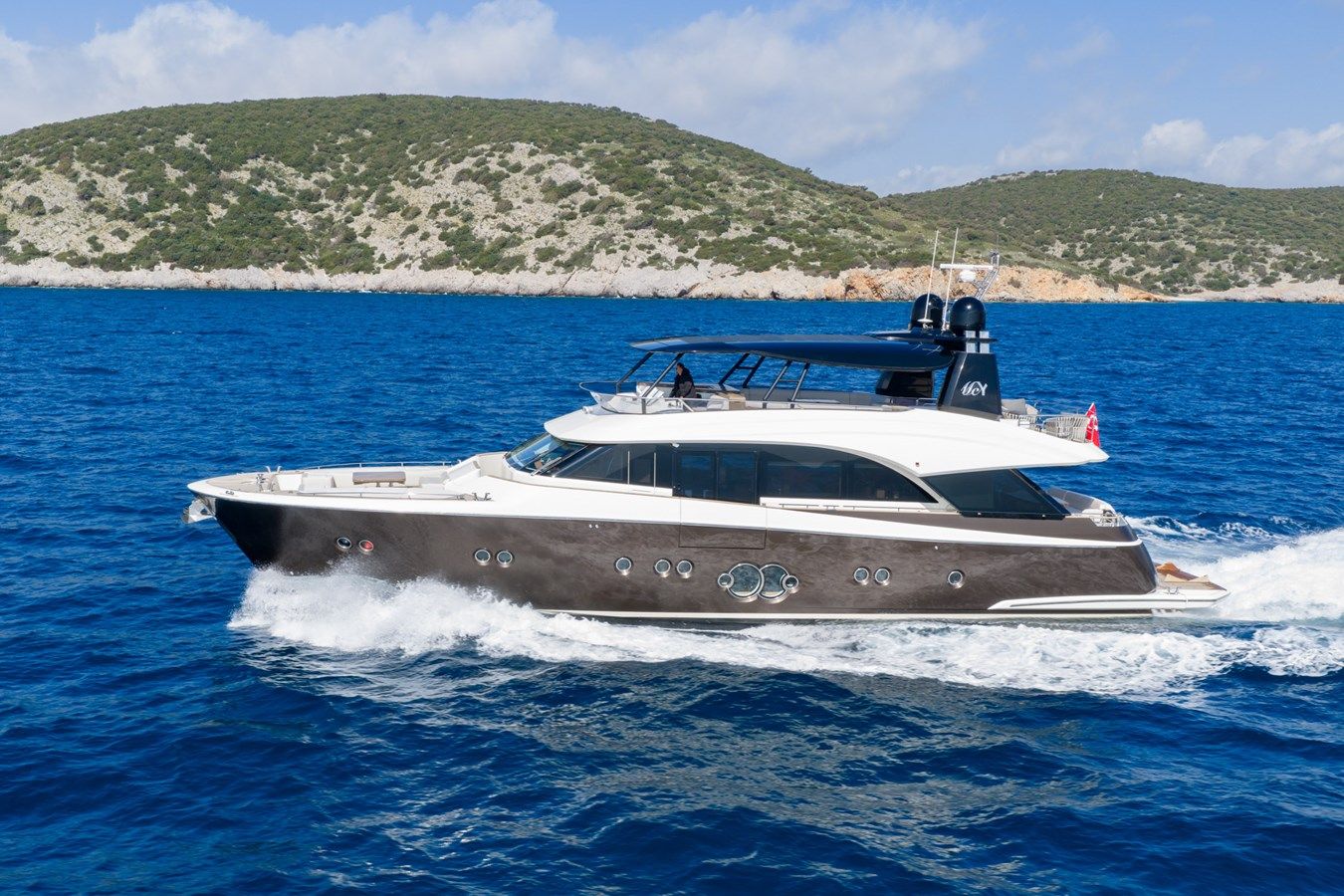 Buy a BELLA LUNA 86 at Shestakov Yacht Sales