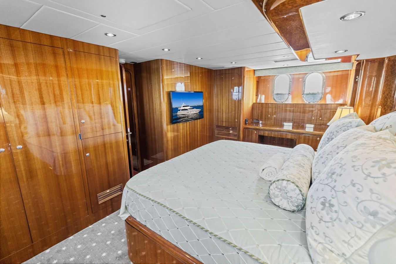Buy a yacht BABE 82 Skylounge