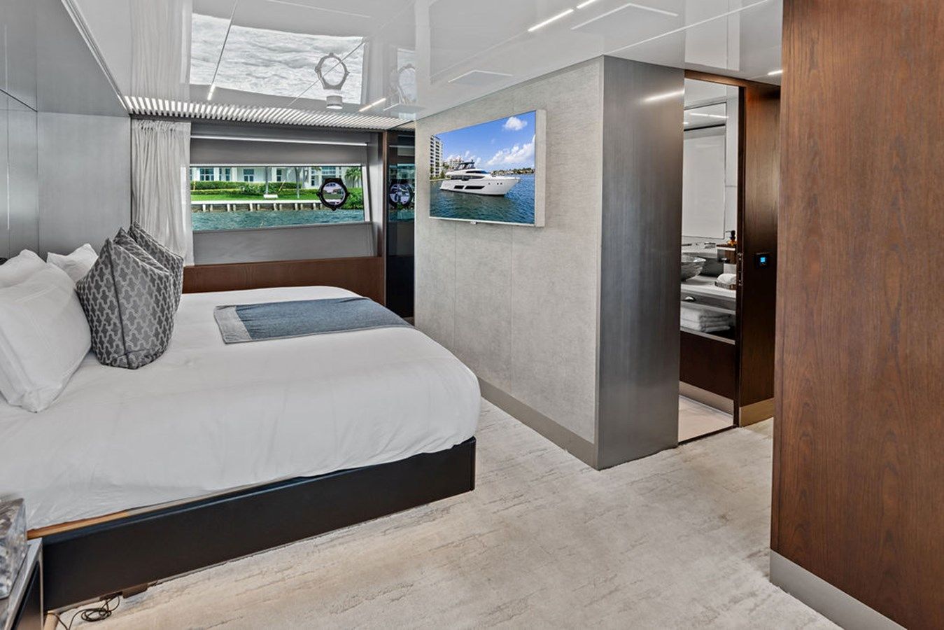 Buy a ALTER EGO 850 Motoryacht at Shestakov Yacht Sales