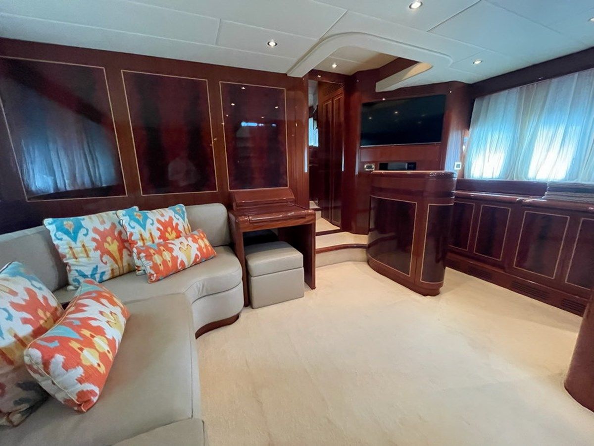 the best price on Mangusta 72 2001