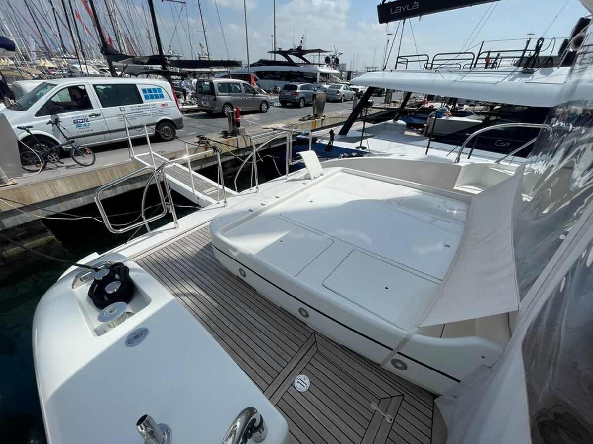 Buy a yacht Mangusta 72 2001
