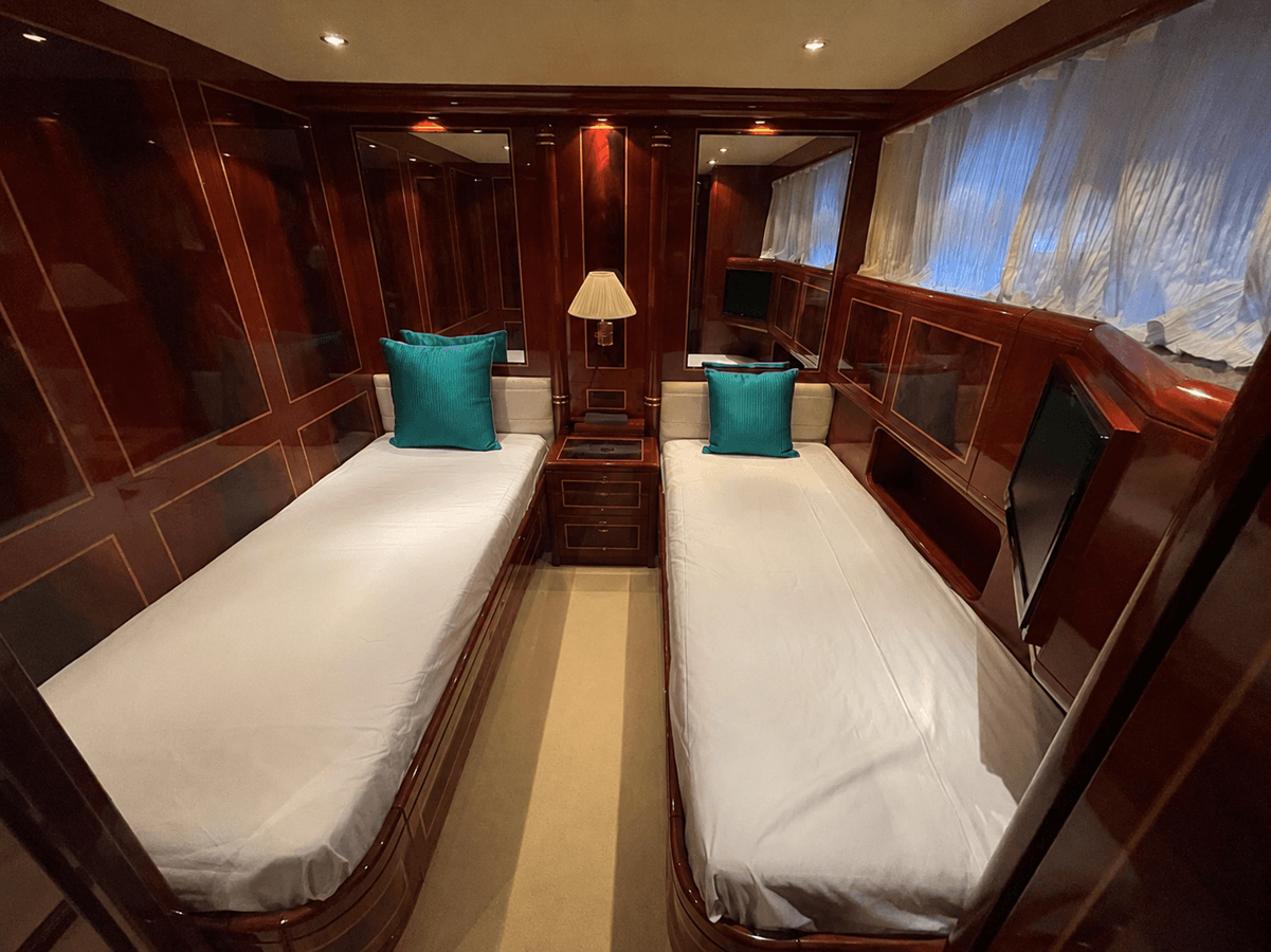 Mangusta 72 yacht sale