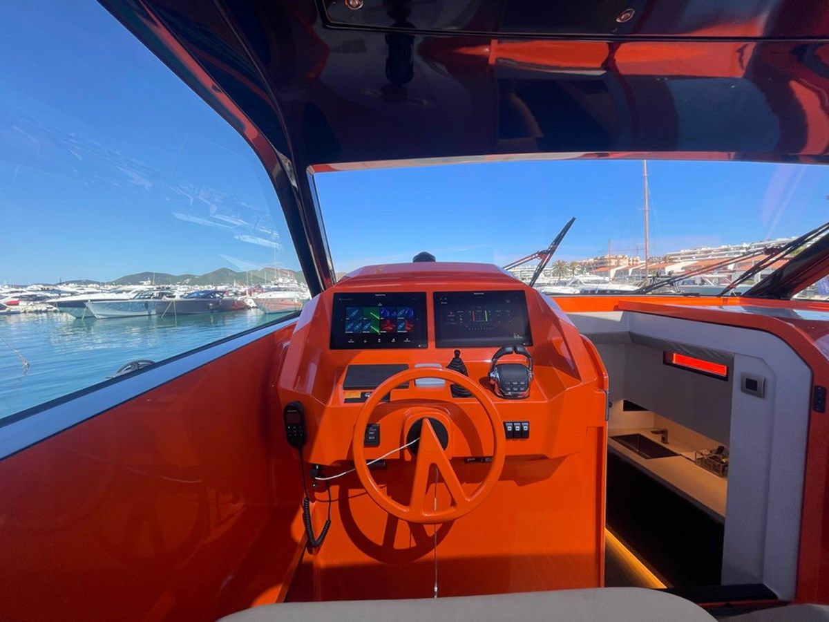 Buy a yacht Vanquish VQ52 - VANQUISH YACHTS